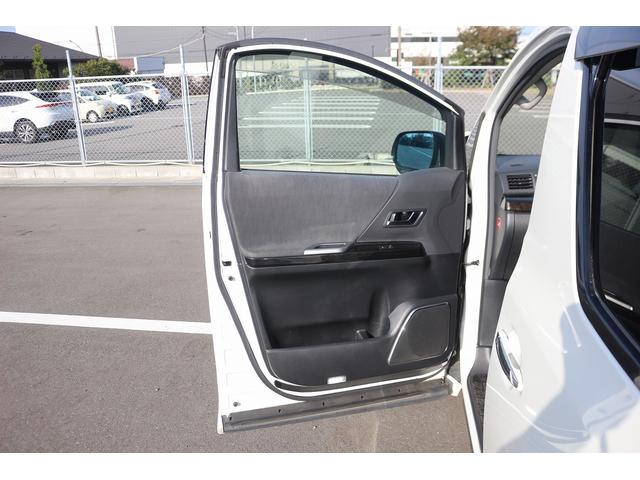 ヴェルファイアハイブリッド ＺＲ　禁煙車　後席モニター　電動リアゲート　純正メーカーナビ　バックカメラ　フルセグＴＶ　デジタルインナ－ミラー　プレミアムサウンド　ＬＥＤヘッドライト　パワーシート　両側電動スライドドア　ＥＴＣ（33枚目）