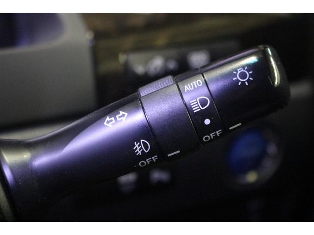 ヴェルファイアハイブリッド ＺＲ　禁煙車　後席モニター　電動リアゲート　純正メーカーナビ　バックカメラ　フルセグＴＶ　デジタルインナ－ミラー　プレミアムサウンド　ＬＥＤヘッドライト　パワーシート　両側電動スライドドア　ＥＴＣ（52枚目）