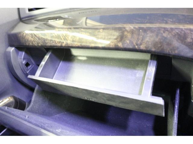 ヴェルファイアハイブリッド ＺＲ　禁煙車　後席モニター　電動リアゲート　純正メーカーナビ　バックカメラ　フルセグＴＶ　デジタルインナ－ミラー　プレミアムサウンド　ＬＥＤヘッドライト　パワーシート　両側電動スライドドア　ＥＴＣ（64枚目）