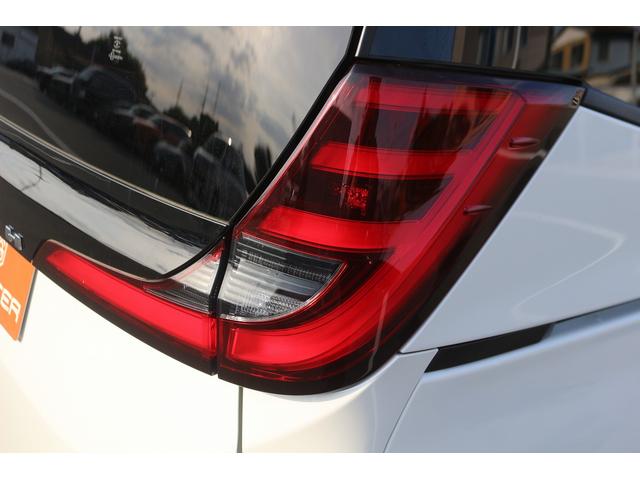 ノア Ｓ－Ｇ　禁煙車　７人乗り　純正ディスプレイオーディオ　トヨタセーフティーセンス　バックカメラ　両側電動スライドドア　ＬＥＤヘッドライト　ＥＴＣ２．０　オートブレーキホールド　ブラインドスポットモニター（19枚目）