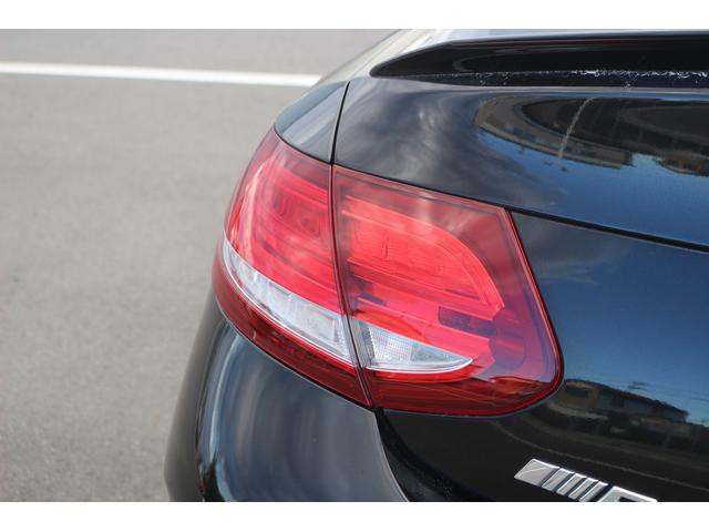 Ｃクラス Ｃ４３　４マチッククーペ　禁煙車　赤革シート　Ｂｕｒｍｅｓｔｅｒサウンドシステム　純正ナビ　フルセグＴＶ　バックカメラ　レーダークルーズコントロール　衝突軽減ブレーキ　パフュームアトマイザー　純正１９インチアルミホイール（16枚目）