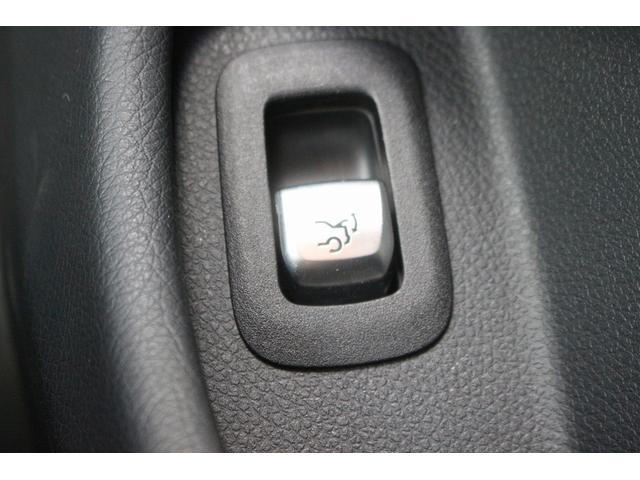 Ｃクラス Ｃ４３　４マチッククーペ　禁煙車　赤革シート　Ｂｕｒｍｅｓｔｅｒサウンドシステム　純正ナビ　フルセグＴＶ　バックカメラ　レーダークルーズコントロール　衝突軽減ブレーキ　パフュームアトマイザー　純正１９インチアルミホイール（49枚目）