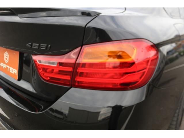 4シリーズ 428iグランクーペ Mスポーツ 白革 サンルーフ メーカーHDDナビ フルセグTV バックカメラ 衝突軽減 レーダークルーズコントロール シートヒーター 純正19AW CD再生 DVD再生 Bluetooth接続 HIDライト(22枚目)