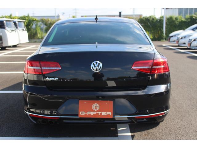 パサート TDIハイライン 禁煙車 黒革シート アダプティブクルーズ アラウンドビューカメラ DISCOVERPRO 前席シートヒーター 前席シートエアコン フルセグTV 衝突軽減ブレーキ LEDヘッドライト レーンアシスト(10枚目)