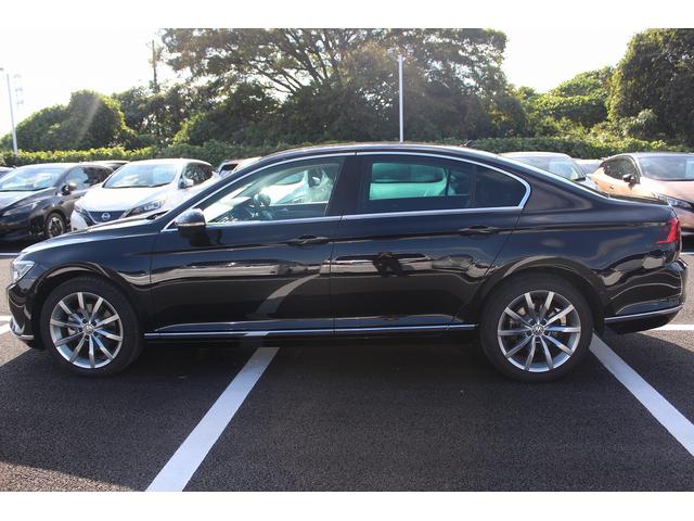 パサート TDIハイライン 禁煙車 黒革シート アダプティブクルーズ アラウンドビューカメラ DISCOVERPRO 前席シートヒーター 前席シートエアコン フルセグTV 衝突軽減ブレーキ LEDヘッドライト レーンアシスト(11枚目)