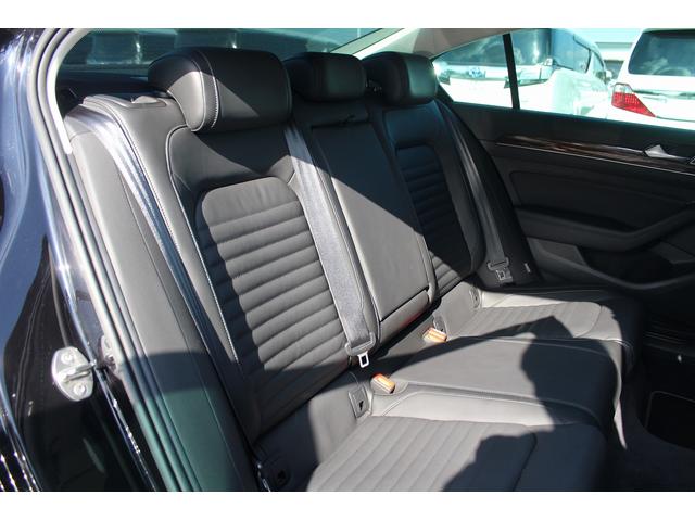 パサート TDIハイライン 禁煙車 黒革シート アダプティブクルーズ アラウンドビューカメラ DISCOVERPRO 前席シートヒーター 前席シートエアコン フルセグTV 衝突軽減ブレーキ LEDヘッドライト レーンアシスト(16枚目)