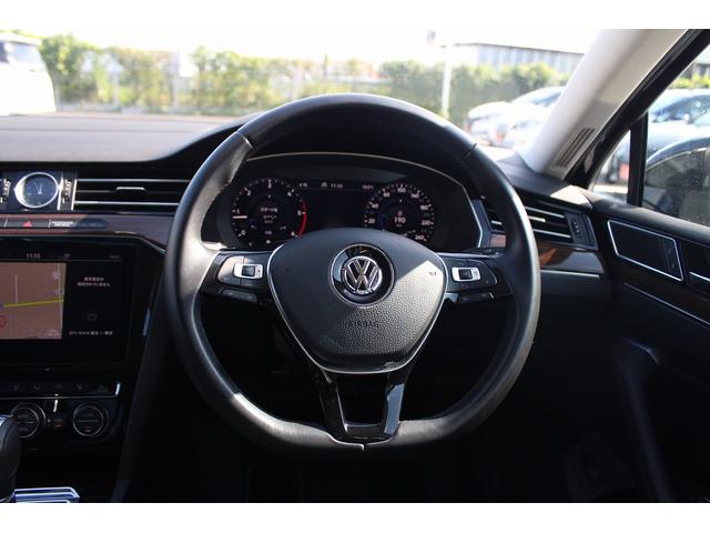 パサート TDIハイライン 禁煙車 黒革シート アダプティブクルーズ アラウンドビューカメラ DISCOVERPRO 前席シートヒーター 前席シートエアコン フルセグTV 衝突軽減ブレーキ LEDヘッドライト レーンアシスト(18枚目)