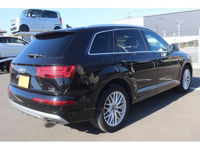 Q7 2.0TFSIクワトロ 1オーナー 禁煙車 7人乗り マトリクスLEDヘッドライト OP20インチAW 7シーターPKG 黒革シート MMIナビゲーション フルセグTV 全周囲カメラ 電動リアゲート アダプティブクルーズ(11枚目)