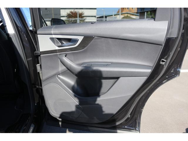 Q7 2.0TFSIクワトロ 1オーナー 禁煙車 7人乗り マトリクスLEDヘッドライト OP20インチAW 7シーターPKG 黒革シート MMIナビゲーション フルセグTV 全周囲カメラ 電動リアゲート アダプティブクルーズ(31枚目)