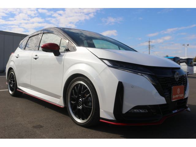 オーラ ニスモ　禁煙車　純正９型ナビ　フルセグ　全周囲カメラ　プロパイロット　衝突軽減ブレーキ　ＬＥＤヘッドライト　ＥＴＣ２．０　電動掛脳式ミラー　ブルートゥース接続　アラウンドビューモニター　デジタルインナーミラー（9枚目）