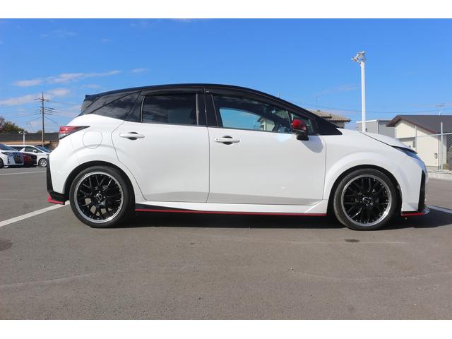 オーラ ニスモ　禁煙車　純正９型ナビ　フルセグ　全周囲カメラ　プロパイロット　衝突軽減ブレーキ　ＬＥＤヘッドライト　ＥＴＣ２．０　電動掛脳式ミラー　ブルートゥース接続　アラウンドビューモニター　デジタルインナーミラー（10枚目）