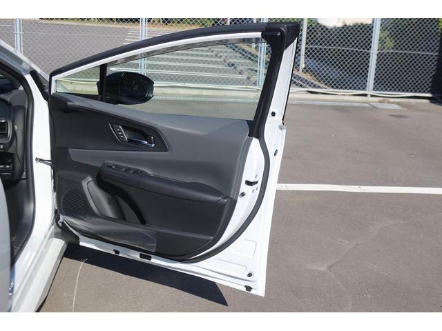 プリウス Z 禁煙車 黒革シート 純正12.3ディスプレイオーディオ 全周囲カメラ フルセグ TV トヨタセーフティセンス 電動リアゲート 衝突軽減ブレーキ シートヒーター シートベンチレーション ETC2.0(31枚目)