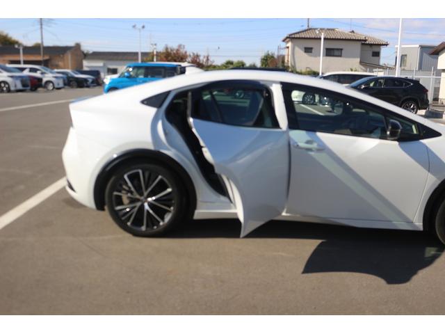 プリウス Z 禁煙車 黒革シート 純正12.3ディスプレイオーディオ 全周囲カメラ フルセグ TV トヨタセーフティセンス 電動リアゲート 衝突軽減ブレーキ シートヒーター シートベンチレーション ETC2.0(32枚目)