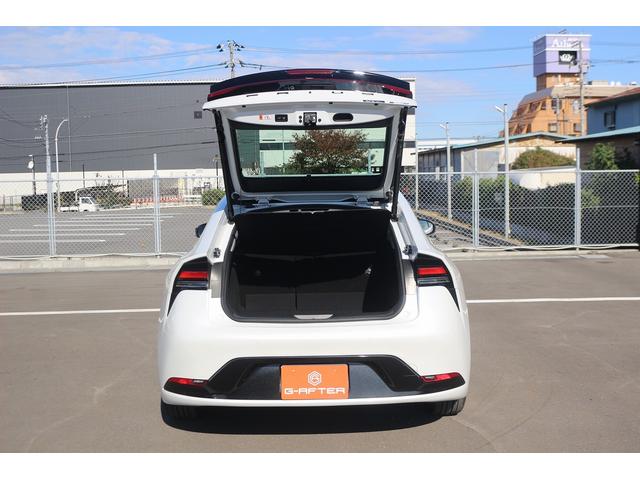 プリウス Z 禁煙車 黒革シート 純正12.3ディスプレイオーディオ 全周囲カメラ フルセグ TV トヨタセーフティセンス 電動リアゲート 衝突軽減ブレーキ シートヒーター シートベンチレーション ETC2.0(34枚目)