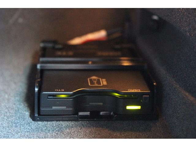 マカン マカン　ターボ　禁煙車　スポーツクロノＰＫＧ　ＢＯＳＥサウンド　純正ナビ　フルセグＴＶ　バックカメラ　電動リアゲート　レッドキャリパー　エアサスペンション　ＥＴＣ　パワーシート　サイドカメラ　純正１９ＡＷ　キーレス（6枚目）