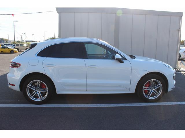 マカン マカン　ターボ　禁煙車　スポーツクロノＰＫＧ　ＢＯＳＥサウンド　純正ナビ　フルセグＴＶ　バックカメラ　電動リアゲート　レッドキャリパー　エアサスペンション　ＥＴＣ　パワーシート　サイドカメラ　純正１９ＡＷ　キーレス（9枚目）