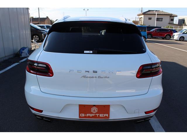 マカン マカン　ターボ　禁煙車　スポーツクロノＰＫＧ　ＢＯＳＥサウンド　純正ナビ　フルセグＴＶ　バックカメラ　電動リアゲート　レッドキャリパー　エアサスペンション　ＥＴＣ　パワーシート　サイドカメラ　純正１９ＡＷ　キーレス（10枚目）