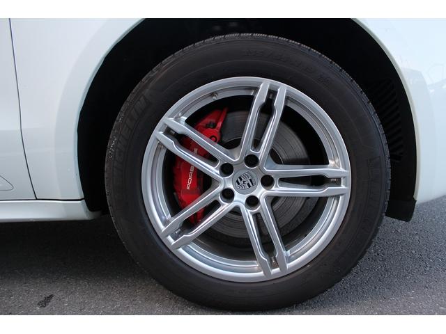 マカン マカン　ターボ　禁煙車　スポーツクロノＰＫＧ　ＢＯＳＥサウンド　純正ナビ　フルセグＴＶ　バックカメラ　電動リアゲート　レッドキャリパー　エアサスペンション　ＥＴＣ　パワーシート　サイドカメラ　純正１９ＡＷ　キーレス（12枚目）