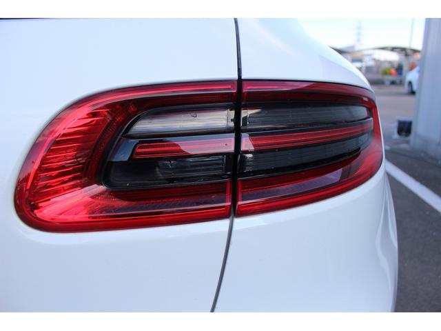 マカン マカン　ターボ　禁煙車　スポーツクロノＰＫＧ　ＢＯＳＥサウンド　純正ナビ　フルセグＴＶ　バックカメラ　電動リアゲート　レッドキャリパー　エアサスペンション　ＥＴＣ　パワーシート　サイドカメラ　純正１９ＡＷ　キーレス（14枚目）
