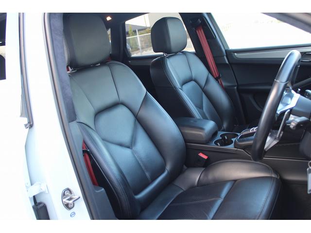 マカン マカン　ターボ　禁煙車　スポーツクロノＰＫＧ　ＢＯＳＥサウンド　純正ナビ　フルセグＴＶ　バックカメラ　電動リアゲート　レッドキャリパー　エアサスペンション　ＥＴＣ　パワーシート　サイドカメラ　純正１９ＡＷ　キーレス（15枚目）