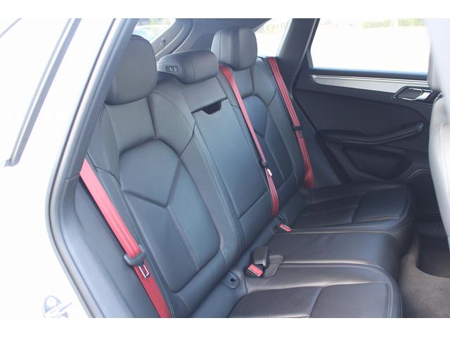 マカン マカン　ターボ　禁煙車　スポーツクロノＰＫＧ　ＢＯＳＥサウンド　純正ナビ　フルセグＴＶ　バックカメラ　電動リアゲート　レッドキャリパー　エアサスペンション　ＥＴＣ　パワーシート　サイドカメラ　純正１９ＡＷ　キーレス（16枚目）