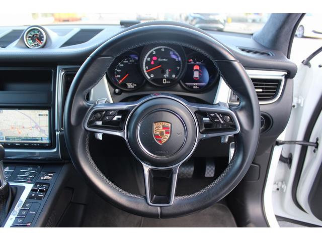 マカン マカン　ターボ　禁煙車　スポーツクロノＰＫＧ　ＢＯＳＥサウンド　純正ナビ　フルセグＴＶ　バックカメラ　電動リアゲート　レッドキャリパー　エアサスペンション　ＥＴＣ　パワーシート　サイドカメラ　純正１９ＡＷ　キーレス（18枚目）