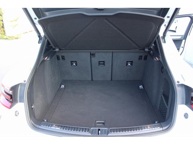 マカン マカン　ターボ　禁煙車　スポーツクロノＰＫＧ　ＢＯＳＥサウンド　純正ナビ　フルセグＴＶ　バックカメラ　電動リアゲート　レッドキャリパー　エアサスペンション　ＥＴＣ　パワーシート　サイドカメラ　純正１９ＡＷ　キーレス（19枚目）