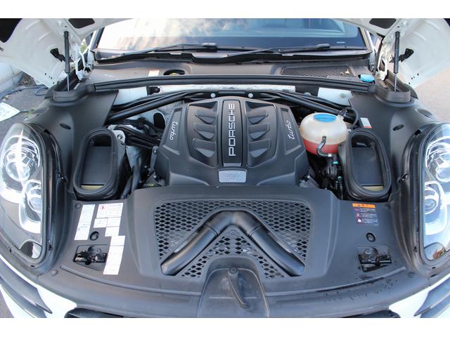 マカン マカン　ターボ　禁煙車　スポーツクロノＰＫＧ　ＢＯＳＥサウンド　純正ナビ　フルセグＴＶ　バックカメラ　電動リアゲート　レッドキャリパー　エアサスペンション　ＥＴＣ　パワーシート　サイドカメラ　純正１９ＡＷ　キーレス（20枚目）
