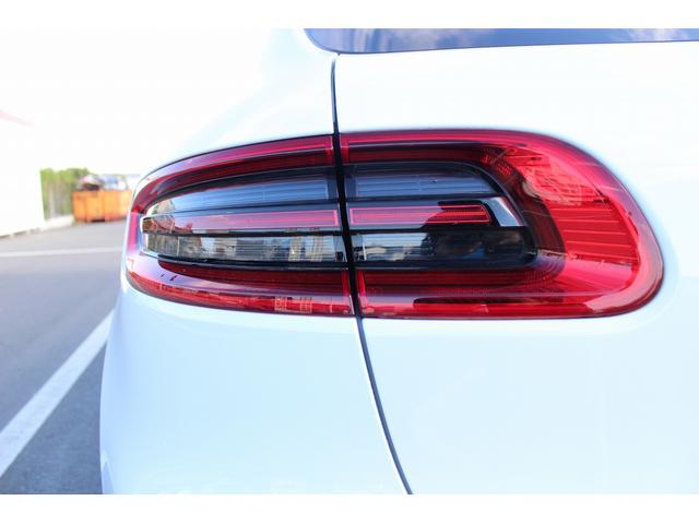 マカン マカン　ターボ　禁煙車　スポーツクロノＰＫＧ　ＢＯＳＥサウンド　純正ナビ　フルセグＴＶ　バックカメラ　電動リアゲート　レッドキャリパー　エアサスペンション　ＥＴＣ　パワーシート　サイドカメラ　純正１９ＡＷ　キーレス（28枚目）
