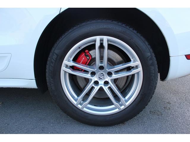 マカン マカン　ターボ　禁煙車　スポーツクロノＰＫＧ　ＢＯＳＥサウンド　純正ナビ　フルセグＴＶ　バックカメラ　電動リアゲート　レッドキャリパー　エアサスペンション　ＥＴＣ　パワーシート　サイドカメラ　純正１９ＡＷ　キーレス（32枚目）