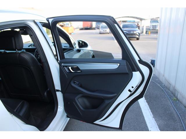 マカン マカン　ターボ　禁煙車　スポーツクロノＰＫＧ　ＢＯＳＥサウンド　純正ナビ　フルセグＴＶ　バックカメラ　電動リアゲート　レッドキャリパー　エアサスペンション　ＥＴＣ　パワーシート　サイドカメラ　純正１９ＡＷ　キーレス（37枚目）