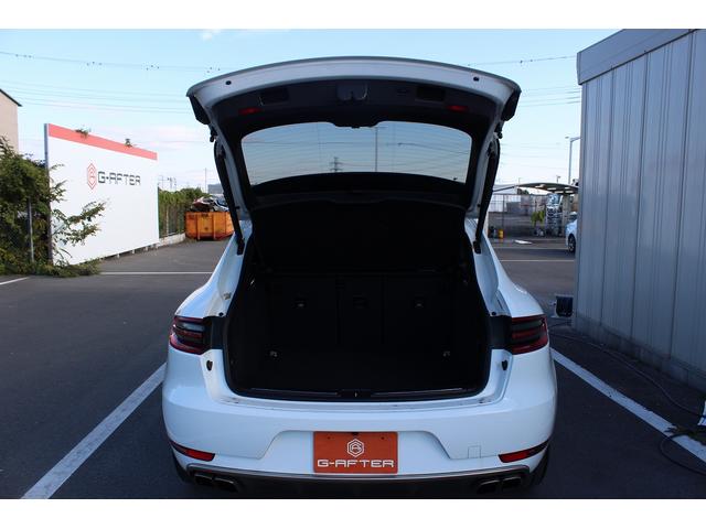 マカン マカン　ターボ　禁煙車　スポーツクロノＰＫＧ　ＢＯＳＥサウンド　純正ナビ　フルセグＴＶ　バックカメラ　電動リアゲート　レッドキャリパー　エアサスペンション　ＥＴＣ　パワーシート　サイドカメラ　純正１９ＡＷ　キーレス（40枚目）