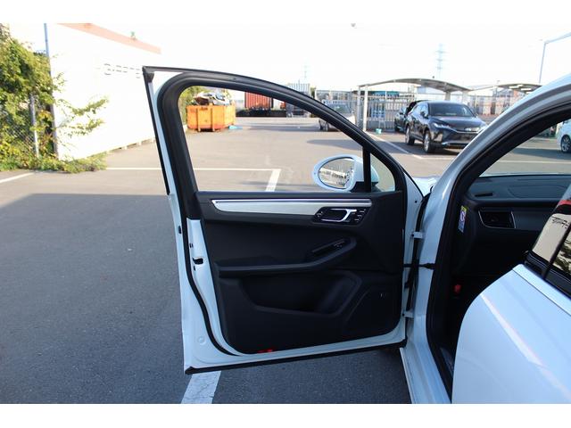 マカン マカン　ターボ　禁煙車　スポーツクロノＰＫＧ　ＢＯＳＥサウンド　純正ナビ　フルセグＴＶ　バックカメラ　電動リアゲート　レッドキャリパー　エアサスペンション　ＥＴＣ　パワーシート　サイドカメラ　純正１９ＡＷ　キーレス（44枚目）