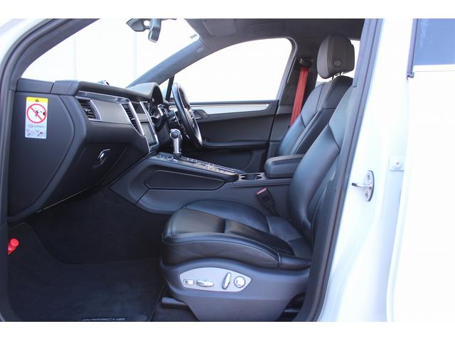 マカン マカン　ターボ　禁煙車　スポーツクロノＰＫＧ　ＢＯＳＥサウンド　純正ナビ　フルセグＴＶ　バックカメラ　電動リアゲート　レッドキャリパー　エアサスペンション　ＥＴＣ　パワーシート　サイドカメラ　純正１９ＡＷ　キーレス（45枚目）