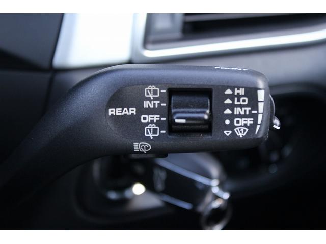 マカン マカン　ターボ　禁煙車　スポーツクロノＰＫＧ　ＢＯＳＥサウンド　純正ナビ　フルセグＴＶ　バックカメラ　電動リアゲート　レッドキャリパー　エアサスペンション　ＥＴＣ　パワーシート　サイドカメラ　純正１９ＡＷ　キーレス（50枚目）