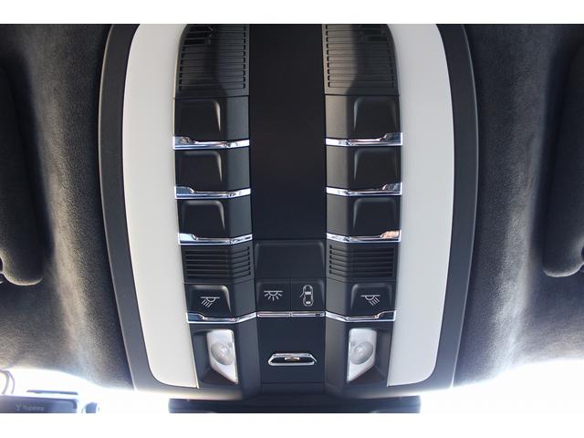 マカン マカン　ターボ　禁煙車　スポーツクロノＰＫＧ　ＢＯＳＥサウンド　純正ナビ　フルセグＴＶ　バックカメラ　電動リアゲート　レッドキャリパー　エアサスペンション　ＥＴＣ　パワーシート　サイドカメラ　純正１９ＡＷ　キーレス（61枚目）