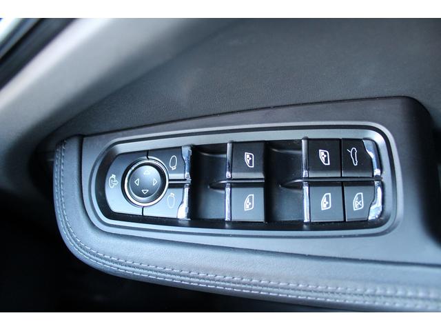 マカン マカン　ターボ　禁煙車　スポーツクロノＰＫＧ　ＢＯＳＥサウンド　純正ナビ　フルセグＴＶ　バックカメラ　電動リアゲート　レッドキャリパー　エアサスペンション　ＥＴＣ　パワーシート　サイドカメラ　純正１９ＡＷ　キーレス（62枚目）