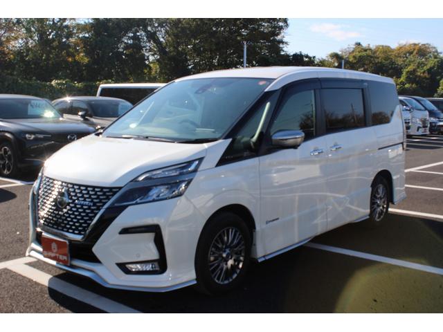 セレナ ｅ－パワー　オーテック　セーフティパッケージ　プロパイロット　青黒レザーシート　アルパイン１０型ナビ　フルセグ　全周囲カメラ　両側電動　衝突軽減　ＬＥＤヘッドライト　デジタルインナーミラー　ブラインドスポットモニター　スマートキー　７人乗（9枚目）