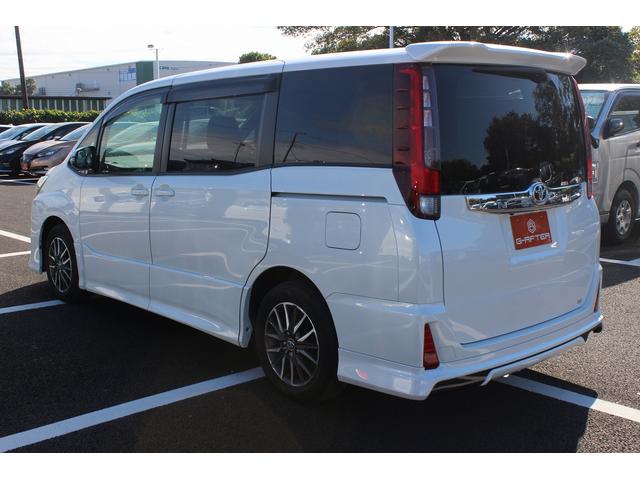 ノア Ｓｉ　禁煙車　ワンオーナー　モデリスタエアロ　純正ナビ　フルセグＴＶ　バックカメラ　片側電動スライドドア　ＬＥＤヘッドライト　Ｂｌｕｅｔｏｏｔｈ接続　オートライト　スマートキープッシュスタート　７人乗り（12枚目）