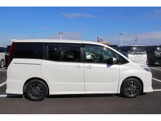 ノア Ｓｉ　禁煙車　ワンオーナー　モデリスタエアロ　純正ナビ　フルセグＴＶ　バックカメラ　片側電動スライドドア　ＬＥＤヘッドライト　Ｂｌｕｅｔｏｏｔｈ接続　オートライト　スマートキープッシュスタート　７人乗り（15枚目）