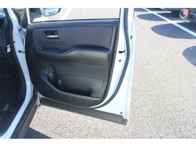 ノア Ｓｉ　禁煙車　ワンオーナー　モデリスタエアロ　純正ナビ　フルセグＴＶ　バックカメラ　片側電動スライドドア　ＬＥＤヘッドライト　Ｂｌｕｅｔｏｏｔｈ接続　オートライト　スマートキープッシュスタート　７人乗り（26枚目）