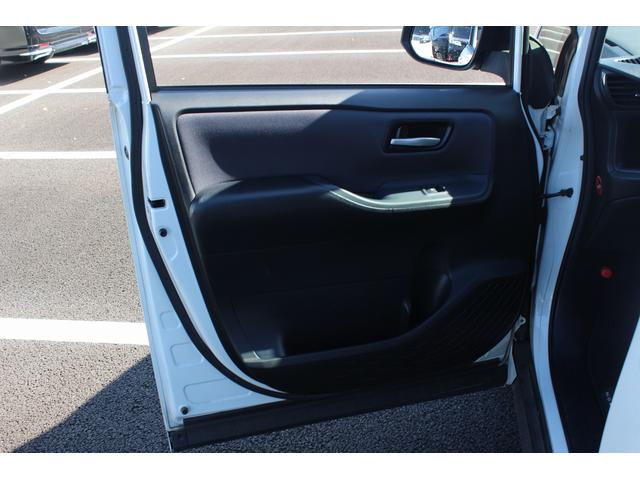 ノア Ｓｉ　禁煙車　ワンオーナー　モデリスタエアロ　純正ナビ　フルセグＴＶ　バックカメラ　片側電動スライドドア　ＬＥＤヘッドライト　Ｂｌｕｅｔｏｏｔｈ接続　オートライト　スマートキープッシュスタート　７人乗り（28枚目）
