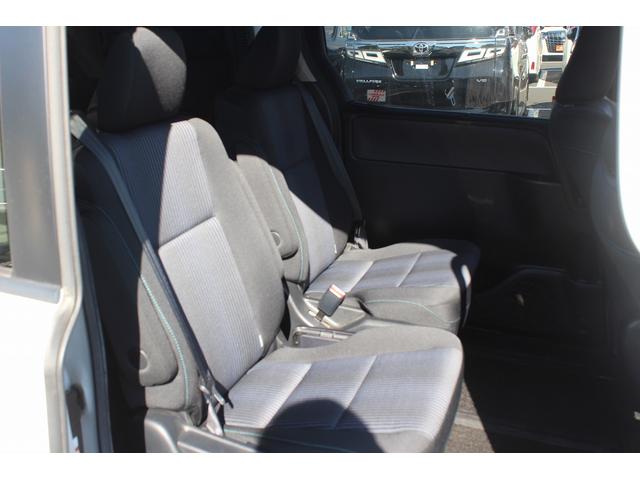 ノア Ｓｉ　禁煙車　ワンオーナー　モデリスタエアロ　純正ナビ　フルセグＴＶ　バックカメラ　片側電動スライドドア　ＬＥＤヘッドライト　Ｂｌｕｅｔｏｏｔｈ接続　オートライト　スマートキープッシュスタート　７人乗り（30枚目）