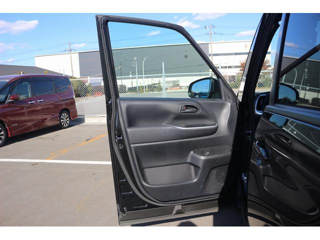 ヴォクシー ハイブリッドＳ－Ｇ　禁煙車　純正８型ナビ　バックカメラ　電動スライドドア　レーダークルーズ　ＬＥＤヘッドライト　ＥＴＣ２．０　純正１６ＡＷ　クリアランソナー　プッシュスタート　ＢＬＵＥＴＯＯＴＨ接続　電動格納ミラー（32枚目）