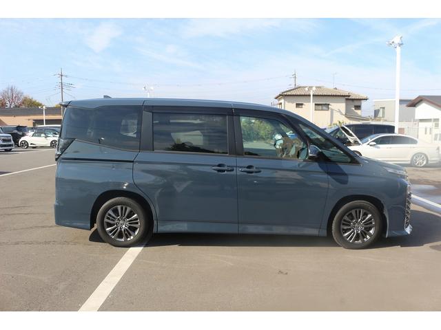 ヴォクシー ハイブリッドＳ－Ｇ　禁煙車　純正ナビ　バックカメラ　両側電動　フルセグＴＶ　レーダークルーズ　衝突軽減ブレーキ　ＬＥＤヘッドライト　シートヒーター　ＥＴＣ２．０　電動格納ドアミラー　ダブルエアコン　レーンアシスト（10枚目）