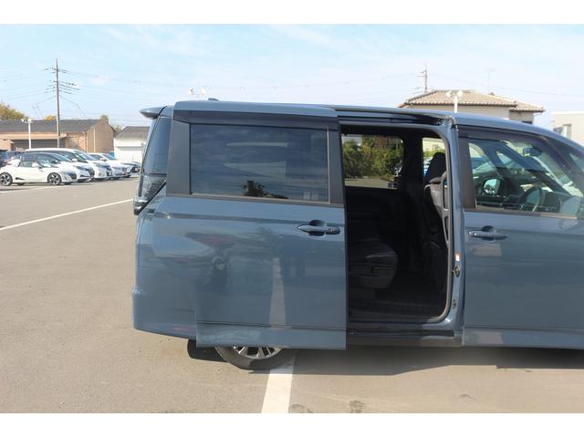 ヴォクシー ハイブリッドＳ－Ｇ　禁煙車　純正ナビ　バックカメラ　両側電動　フルセグＴＶ　レーダークルーズ　衝突軽減ブレーキ　ＬＥＤヘッドライト　シートヒーター　ＥＴＣ２．０　電動格納ドアミラー　ダブルエアコン　レーンアシスト（32枚目）