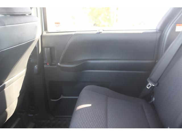 ヴォクシー ハイブリッドＳ－Ｇ　禁煙車　純正ナビ　バックカメラ　両側電動　フルセグＴＶ　レーダークルーズ　衝突軽減ブレーキ　ＬＥＤヘッドライト　シートヒーター　ＥＴＣ２．０　電動格納ドアミラー　ダブルエアコン　レーンアシスト（33枚目）