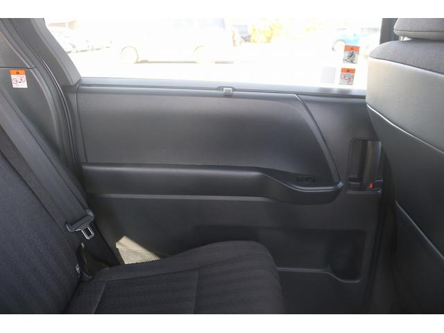 ヴォクシー ハイブリッドＳ－Ｇ　禁煙車　純正ナビ　バックカメラ　両側電動　フルセグＴＶ　レーダークルーズ　衝突軽減ブレーキ　ＬＥＤヘッドライト　シートヒーター　ＥＴＣ２．０　電動格納ドアミラー　ダブルエアコン　レーンアシスト（39枚目）