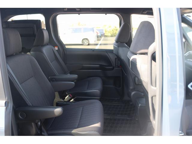 ヴォクシー ハイブリッドＳ－Ｇ　禁煙車　純正ナビ　バックカメラ　両側電動　フルセグＴＶ　レーダークルーズ　衝突軽減ブレーキ　ＬＥＤヘッドライト　シートヒーター　ＥＴＣ２．０　電動格納ドアミラー　ダブルエアコン　レーンアシスト（42枚目）