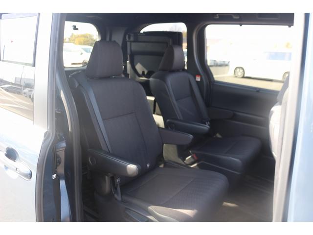 ヴォクシー ハイブリッドＳ－Ｇ　禁煙車　純正ナビ　バックカメラ　両側電動　フルセグＴＶ　レーダークルーズ　衝突軽減ブレーキ　ＬＥＤヘッドライト　シートヒーター　ＥＴＣ２．０　電動格納ドアミラー　ダブルエアコン　レーンアシスト（43枚目）